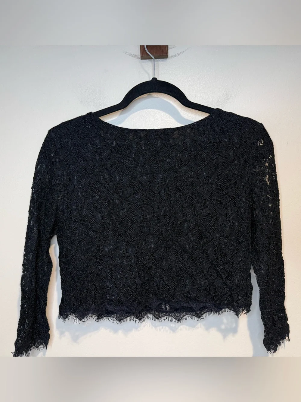 Aritzia reposhing this
